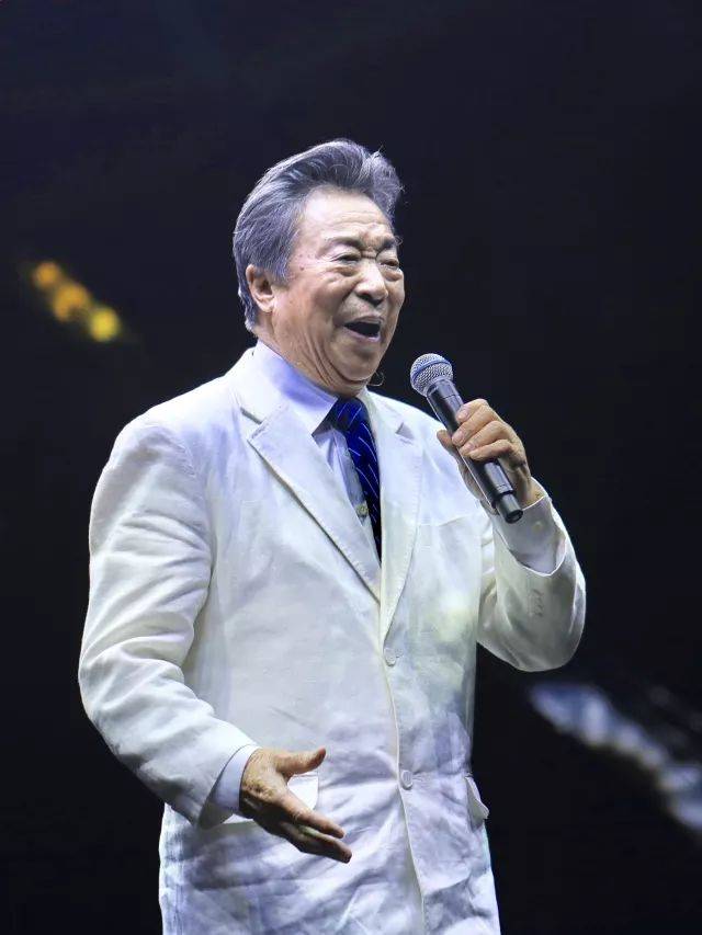 歌声悠扬，唱出时代记忆，琴声悦耳，奏响希望乐章 <br> 2018“我爱你中国?纪念改革开放40周年”经典歌曲上海演唱会圆满落幕