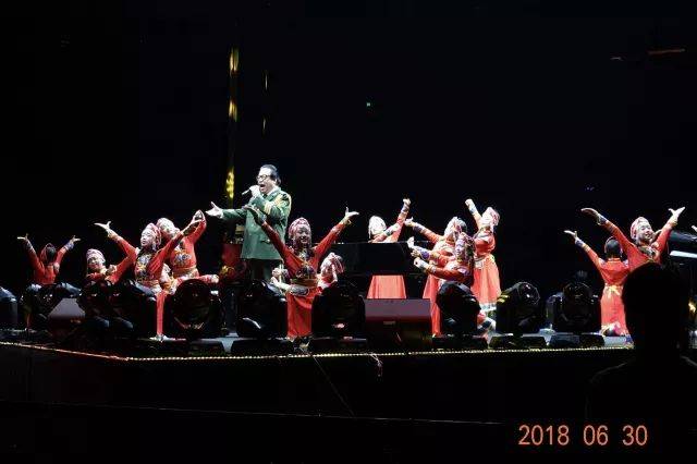 歌声悠扬，唱出时代记忆，琴声悦耳，奏响希望乐章 <br> 2018“我爱你中国?纪念改革开放40周年”经典歌曲上海演唱会圆满落幕