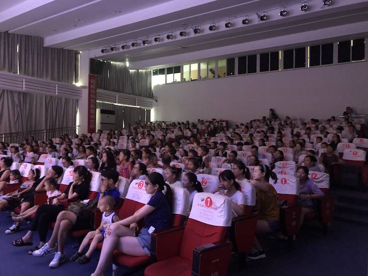 环球360献给孩子的音乐启蒙课|儿童剧《七耳兔寻找乐器之王》巡演·绵阳站成功举办